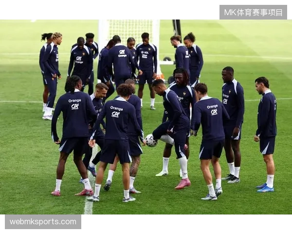 德尚在最后热身赛中明确世界杯主力框架，萨利巴将搭档乌帕梅卡诺镇守法国队后防中路